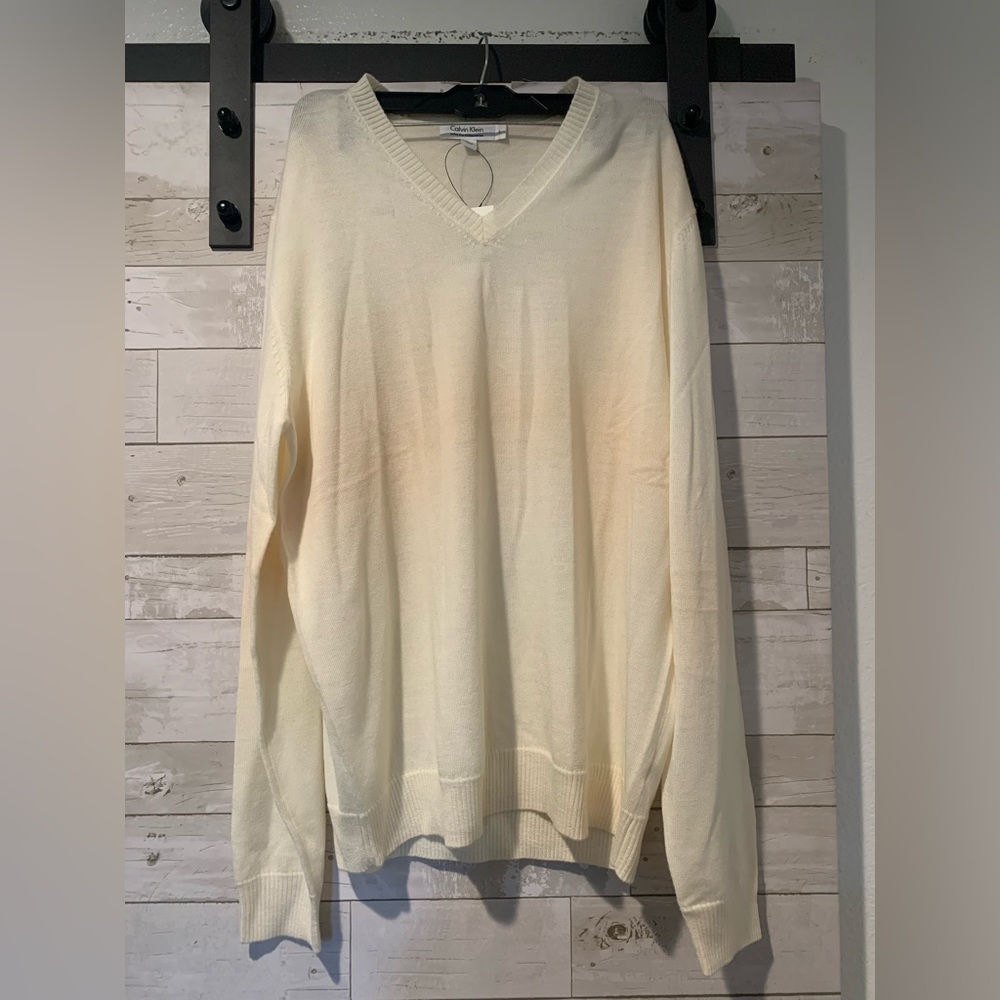 Men’s L Regular Fit V-Neck Calvin Klein Sweater